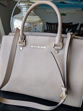 MICHAEL KORS Beige Saffiano Leather Satchel .Used Great Condition.